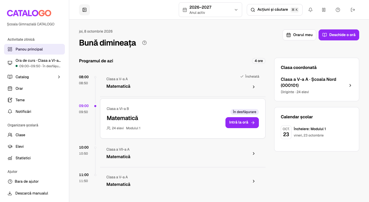 Panoul principal arată lecțiile zilei pe o axă a timpului, cu ora în desfășurare evidențiată. În pauză, Ora de curs pregătește clasa următoare. Continui cu elevii și materia lecției. Date ilustrative.